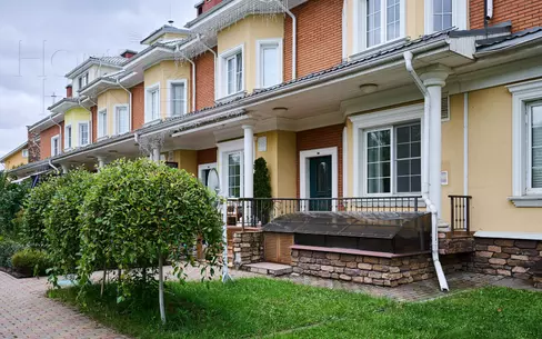 3-этажный таунхаус 270 м² с отделкой