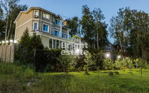 3-этажный коттедж 420 м² с отделкой