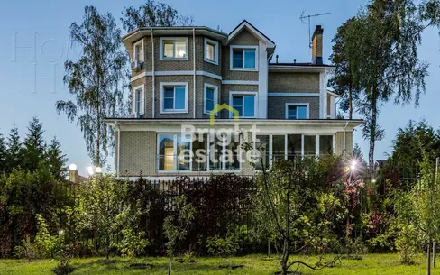 3-этажный коттедж 420 м² с отделкой