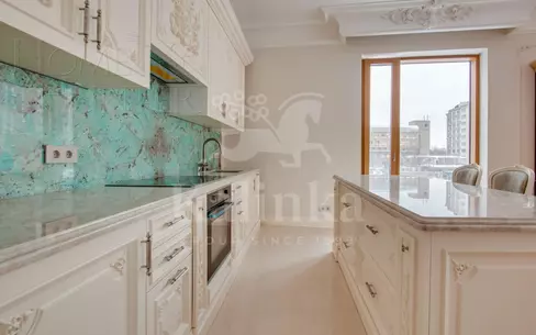 4-КОМН. КВАРТИРА С ОТДЕЛКОЙ 200 М² НА 3 ЭТАЖЕ
