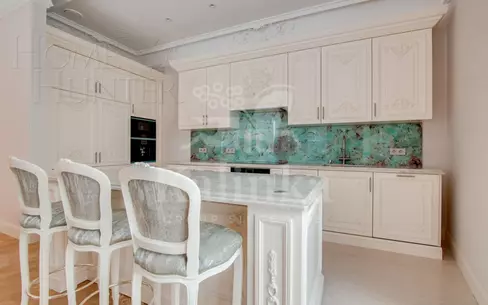 4-КОМН. КВАРТИРА С ОТДЕЛКОЙ 200 М² НА 3 ЭТАЖЕ