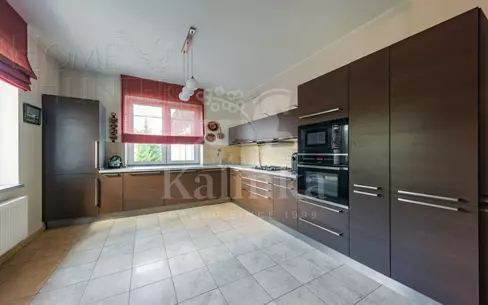 2-этажный коттедж 2 500 м² с отделкой