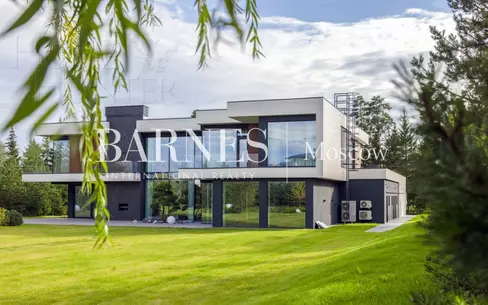 2-этажный коттедж 1 000 м² с отделкой