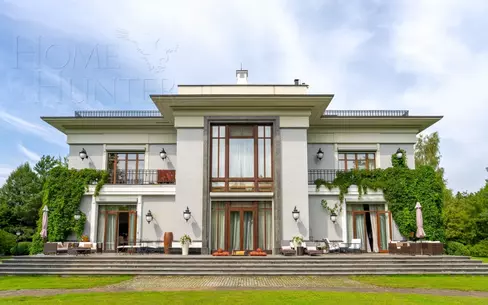 3-этажный коттедж 1 315 м² с отделкой