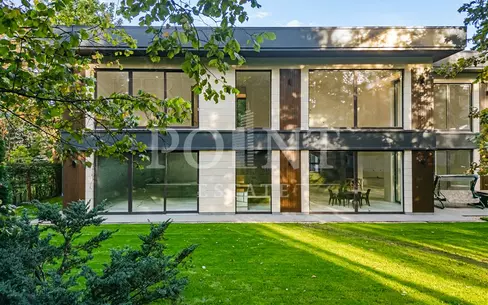 2-этажный коттедж 1 596 м² без отделки