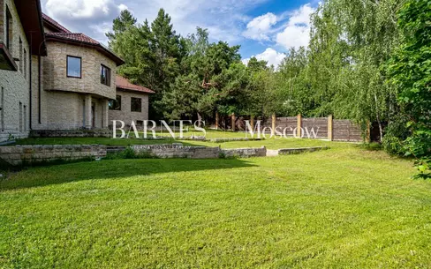 2-этажный коттедж 635.2 м² без отделки