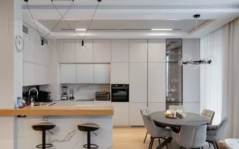 4-КОМН. КВАРТИРА С ОТДЕЛКОЙ 135 М² НА 3 ЭТАЖЕ