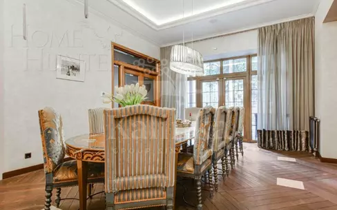 2-этажный коттедж 763 м² с отделкой