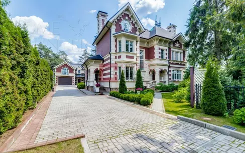 3-этажный коттедж 580 м² с отделкой