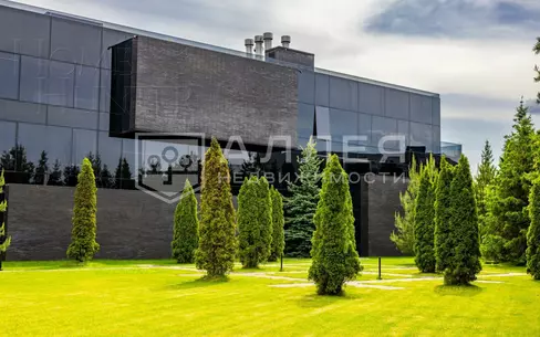 3-этажный коттедж 2 300 м² с отделкой