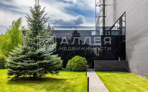 3-этажный коттедж 2 300 м² с отделкой