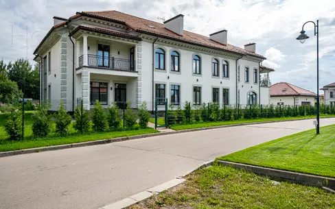 2-этажный коттедж 1 327 м² с отделкой