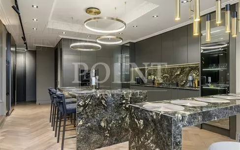 3-этажный коттедж 1 100 м² с отделкой