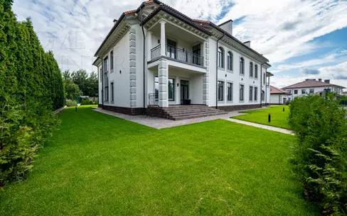 2-этажный коттедж 1 327 м² с отделкой