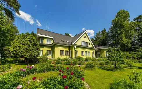 2-этажный коттедж 675.8 м² с отделкой