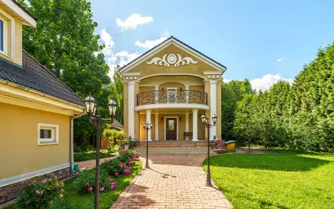 3-этажный коттедж 384.4 м² с отделкой
