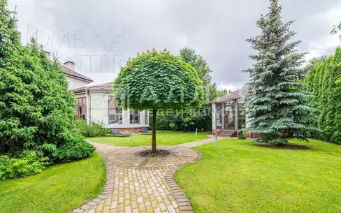 3-этажный коттедж 1 312 м² с отделкой