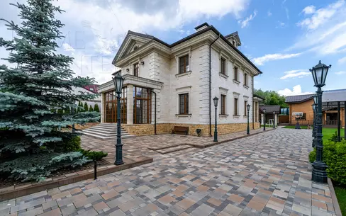2-этажный коттедж 1 218 м² с отделкой