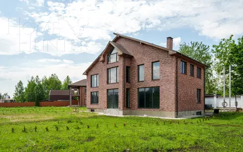 2-этажный коттедж 398.2 м² без отделки