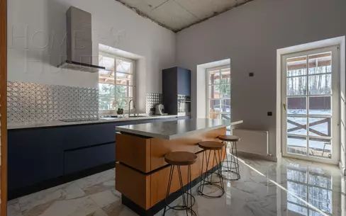3-этажный коттедж 950 м² без отделки