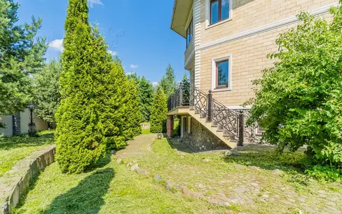 2-этажный коттедж 479.7 м² с отделкой