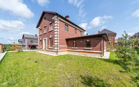 2-этажный коттедж 320 м² без отделки