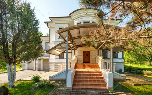 2-этажный коттедж 350 м² с отделкой