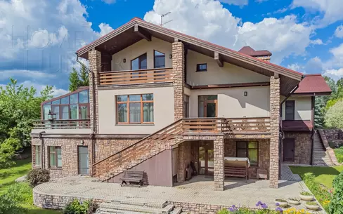 3-этажный коттедж 692.6 м² с отделкой
