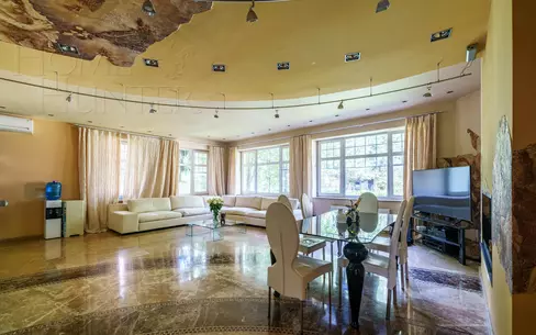 3-этажный коттедж 640 м² с отделкой