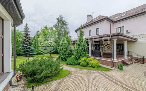3-этажный коттедж 1 312 м² с отделкой