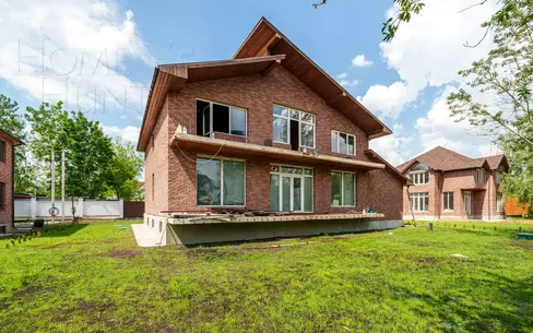 2-этажный коттедж 606.8 м² без отделки