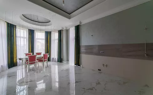 3-этажный коттедж 350 м² с отделкой