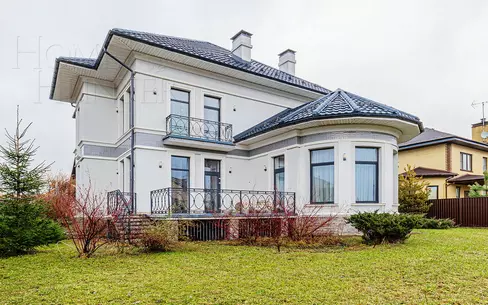 3-этажный коттедж 350 м² с отделкой