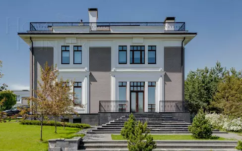 3-этажный коттедж 1 185 м² с отделкой