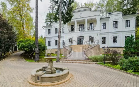 2-этажный коттедж 850 м² с отделкой