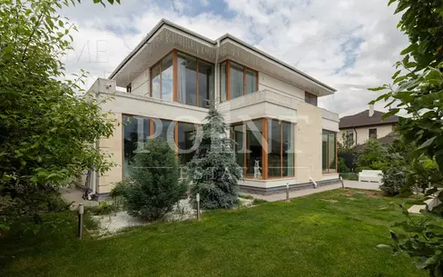 2-этажный коттедж 470 м² с отделкой