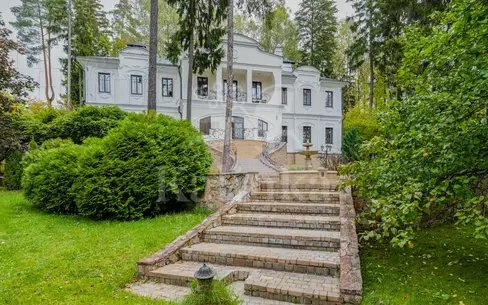 2-этажный коттедж 850 м² с отделкой