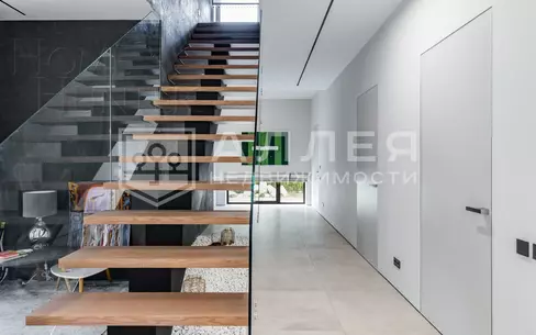 2-этажный коттедж 350 м² с отделкой