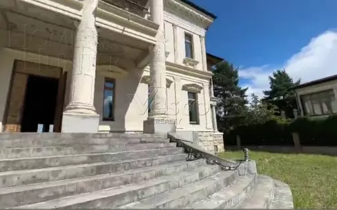 2-этажный коттедж 1 320 м² с отделкой