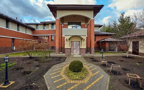 2-этажный коттедж 720 м² с отделкой