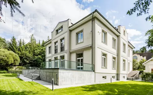 3-этажный коттедж 1 284 м² с отделкой