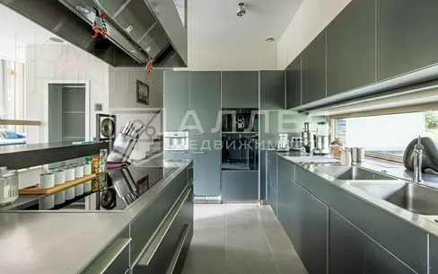 3-этажный коттедж 640 м² с отделкой