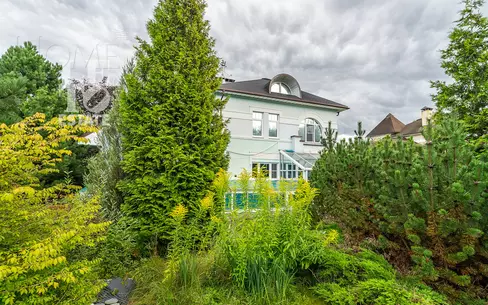 3-этажный коттедж 300 м² с отделкой