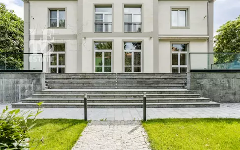 3-этажный коттедж 1 284 м² с отделкой