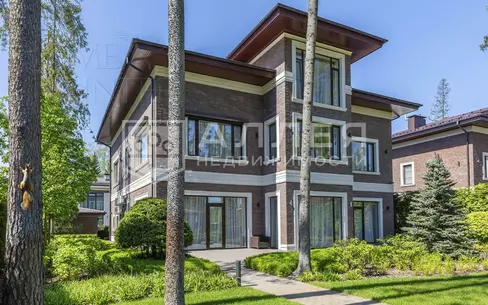 3-этажный коттедж 800 м² с отделкой