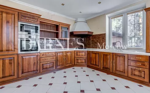 2-этажный коттедж 600 м² с отделкой