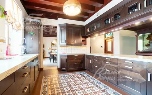 3-этажный коттедж 720 м² с отделкой