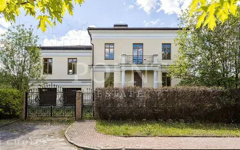 2-этажный коттедж 540 м² без отделки