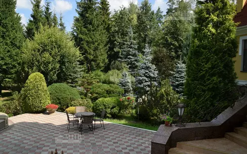 2-этажный коттедж 1 100 м² с отделкой