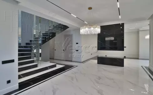 2-этажный коттедж 240 м² с отделкой